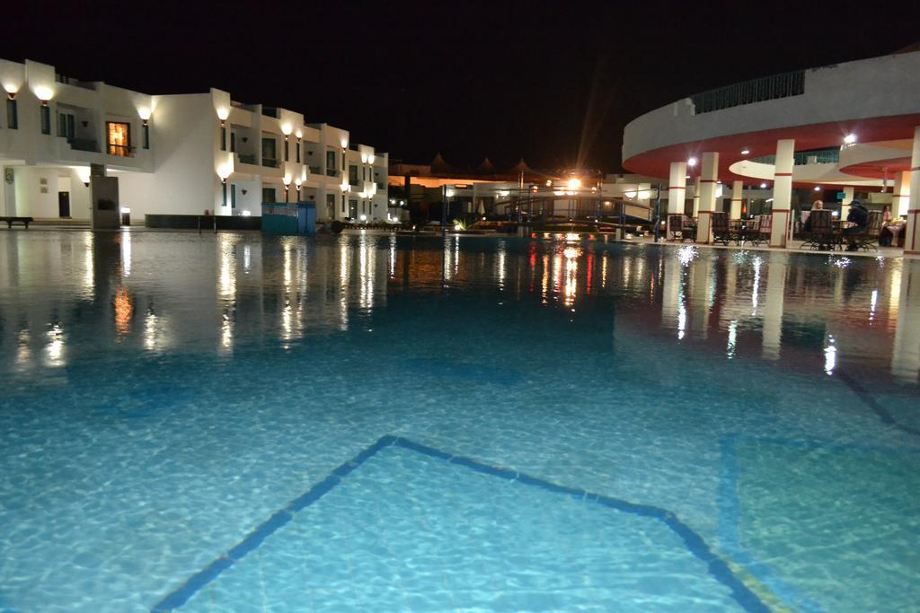 Sharm Holiday Resort Exteriör bild